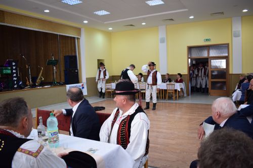 Muži